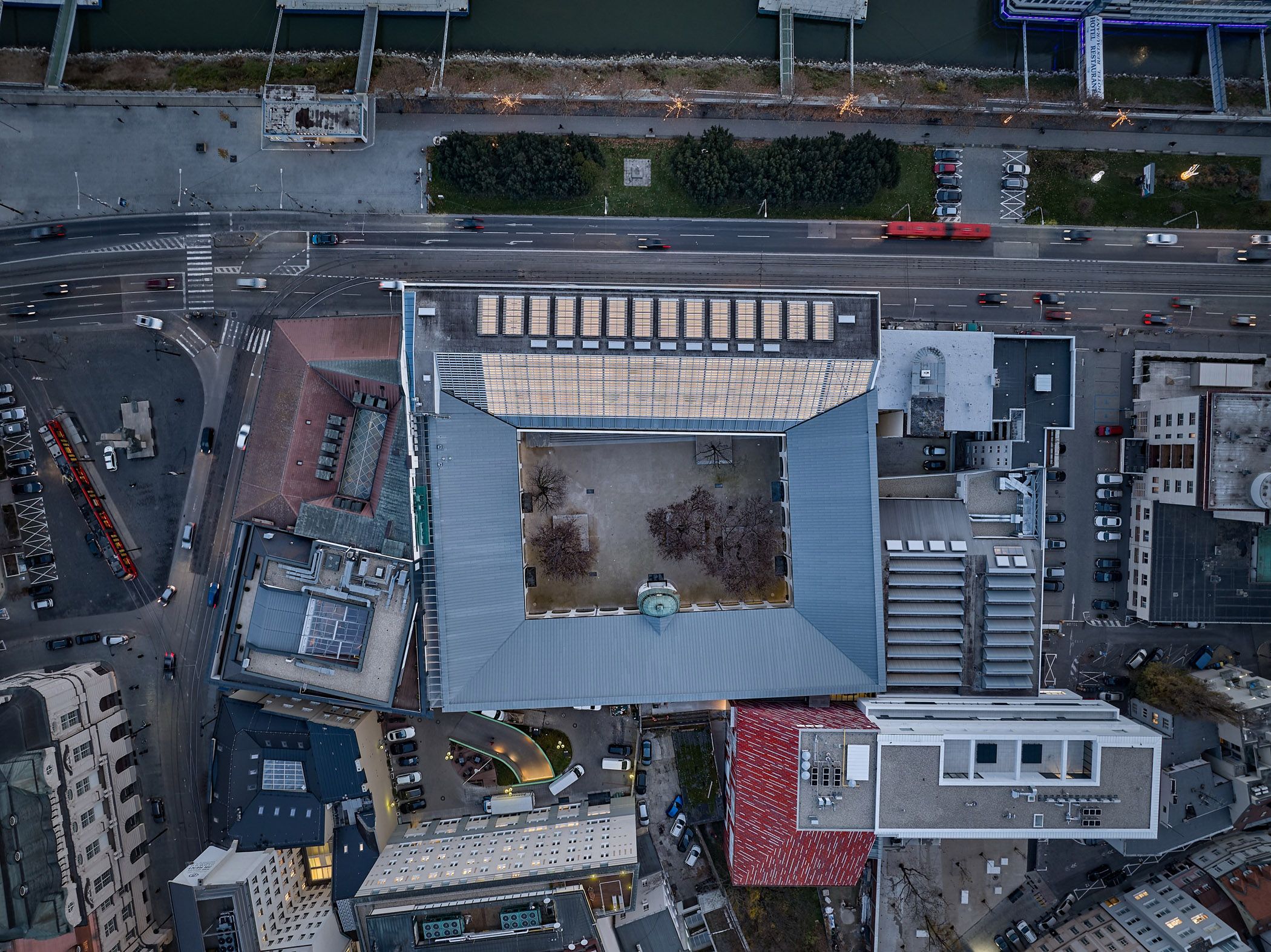 202212 StareMesto Bratislava 105 1e9401a9 | Hi2SKY